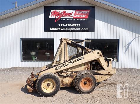 New Holland L779: In